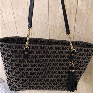 MK tote